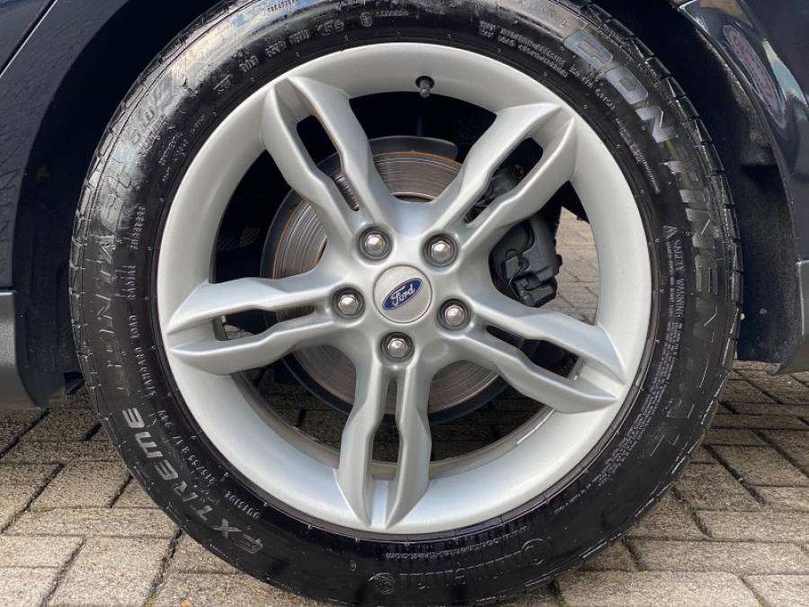 FORD - FOCUS - 2016/2016 - Preta - R$ 59.900,00