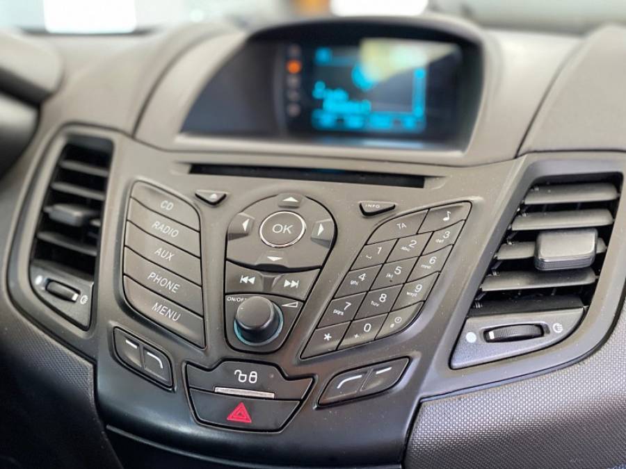 FORD - FIESTA - 2019/2019 - Branca - R$ 59.900,00