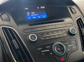 FORD - FOCUS - 2015/2016 - Preta - R$ 59.900,00