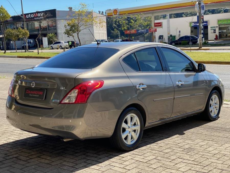 NISSAN - VERSA - 2014/2014 - Cinza - R$ 43.900,00