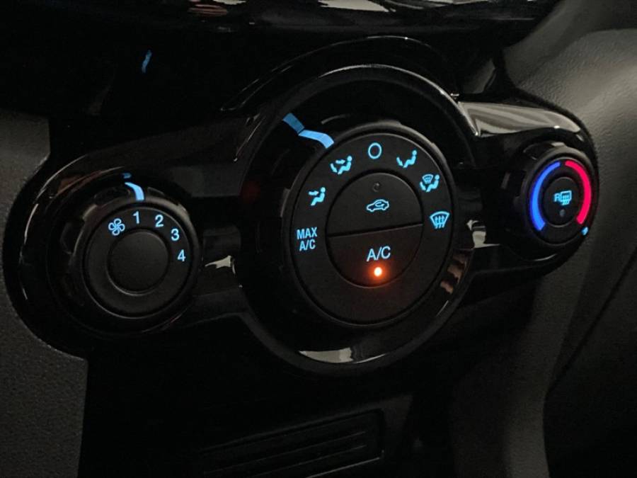 FORD - ECOSPORT - 2015/2015 - Branca - R$ 58.900,00
