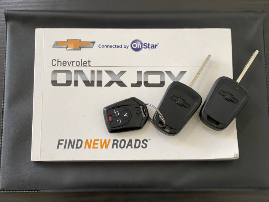 CHEVROLET - ONIX - 2017/2017 - Branca - R$ 47.900,00