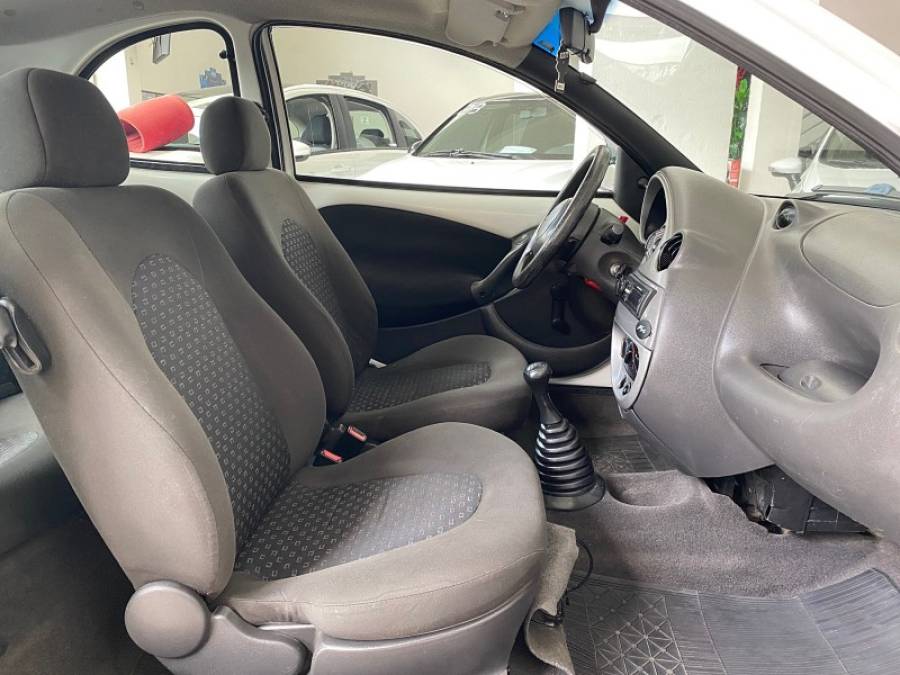 FORD - KA - 2004/2005 - Branca - R$ 19.900,00