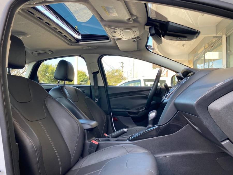 FORD - FOCUS - 2016/2016 - Branca - R$ 67.900,00